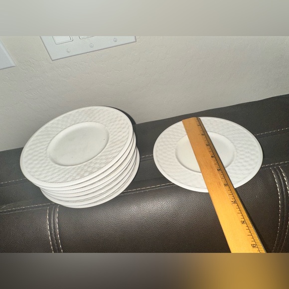 Classic White Textured Dinner Plate Set - Picture 16 of 16